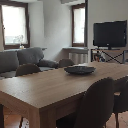 Tra Montagna E Citta -